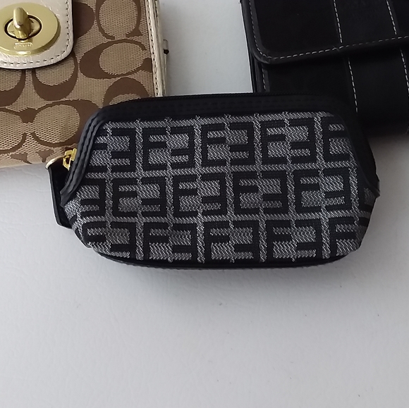 Wallets - Picture 3 of 4